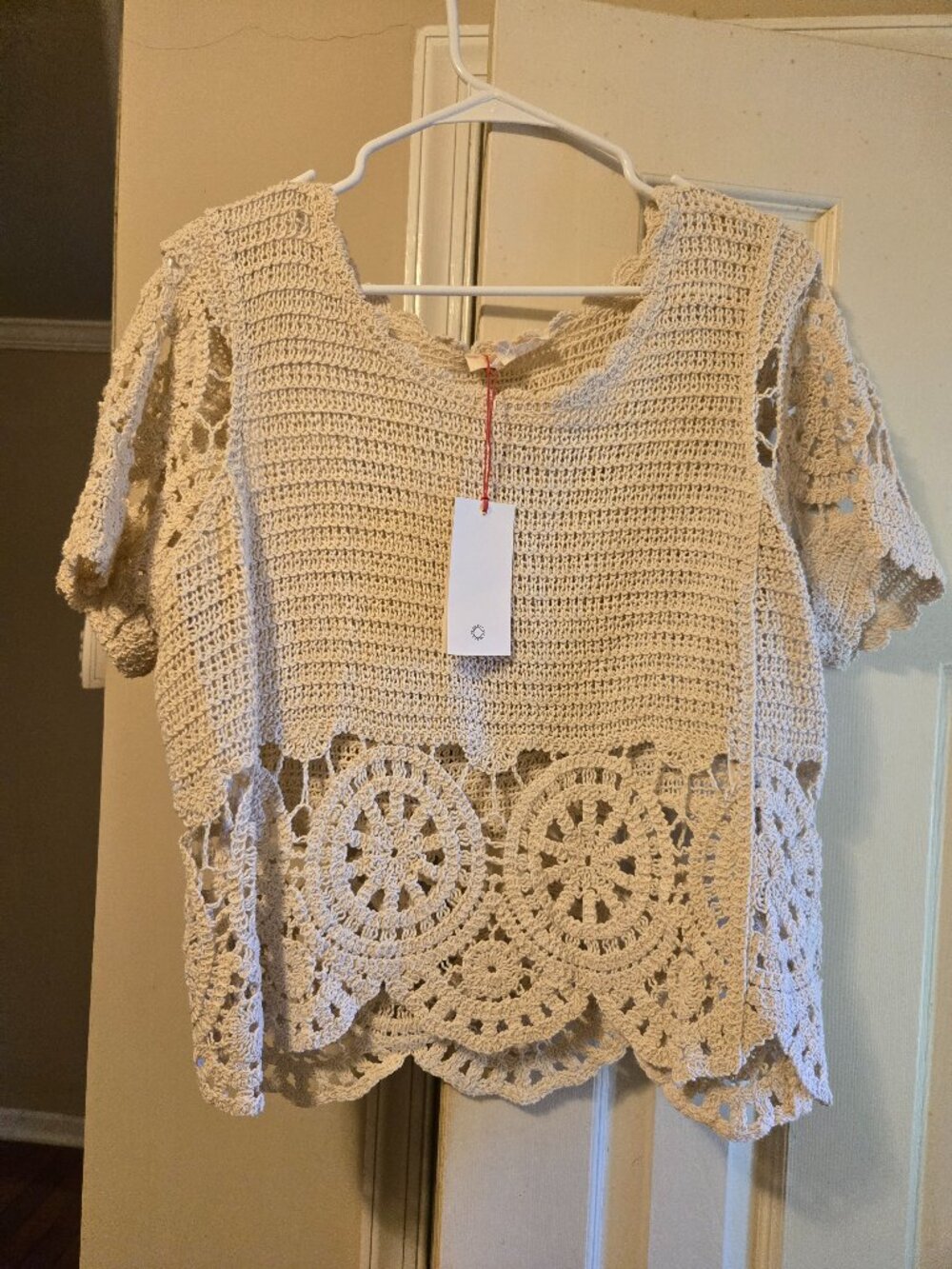 Solitaire L off white crocheted top , NWT